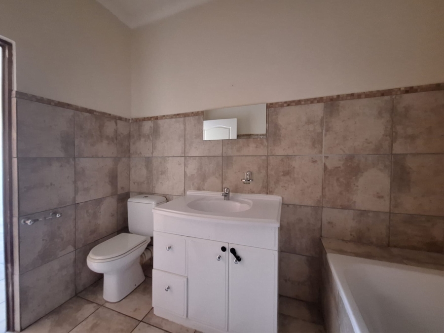 To Let 3 Bedroom Property for Rent in Meerhof North West
